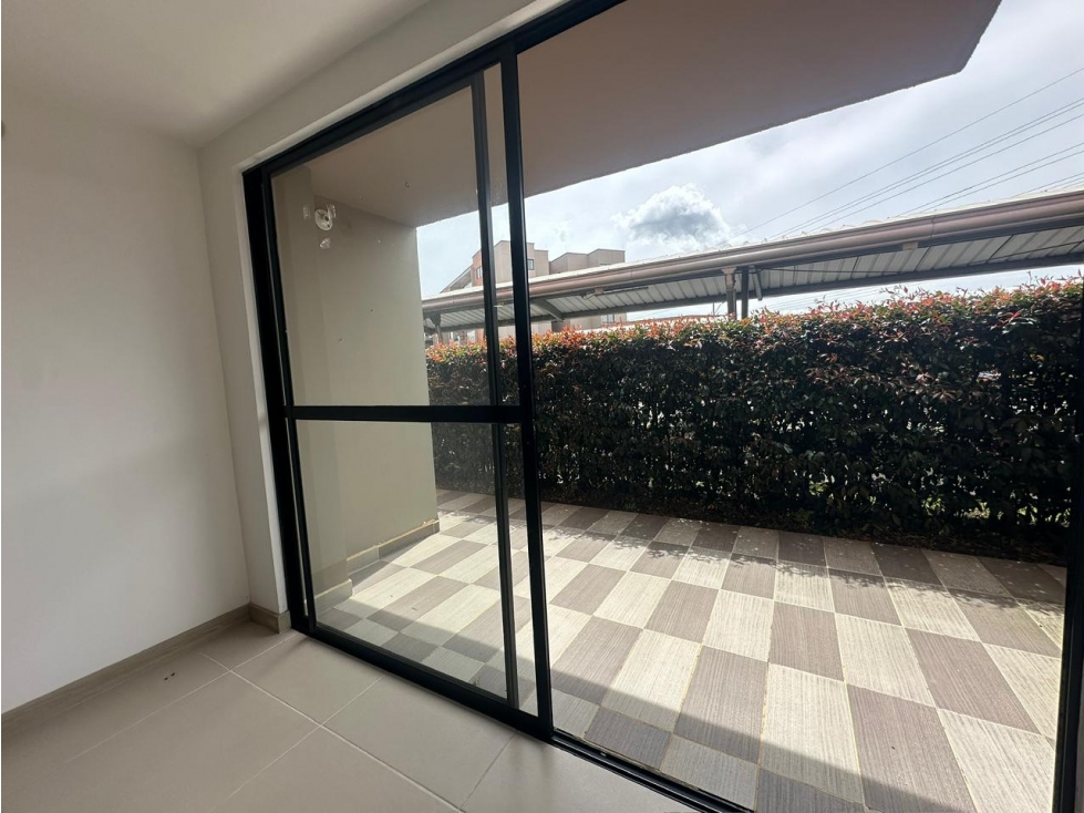 A0493. Apartamento primer nivel con terraza en unidad cerrada La Ceja — foto 4