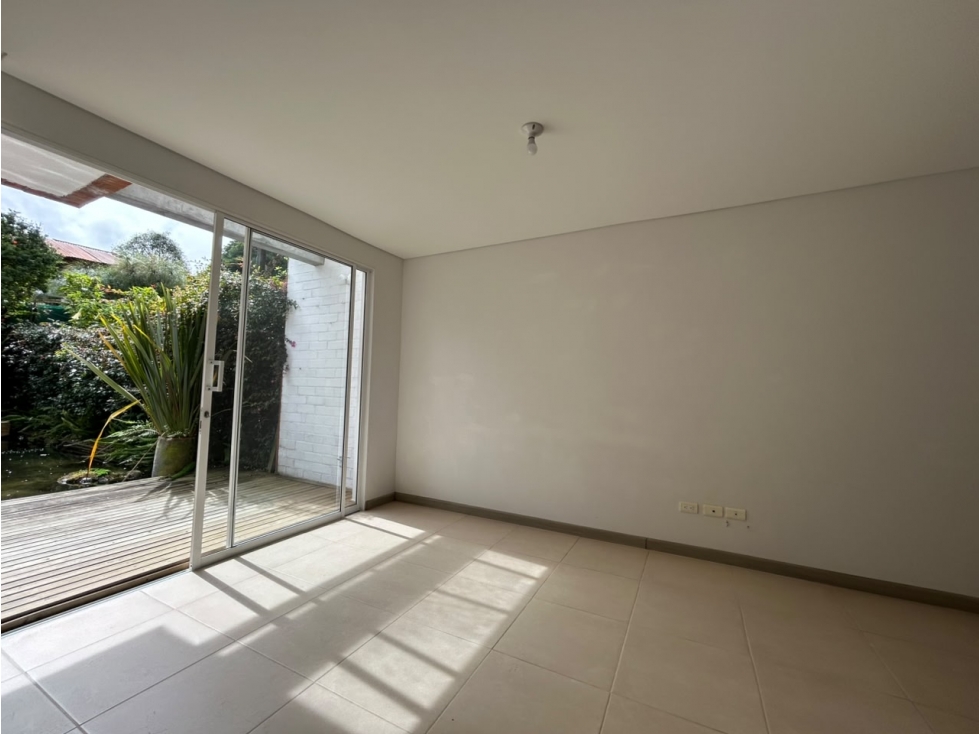 C0460.Casa campestre con acabados modernos y lago privado en el Retiro — foto 4