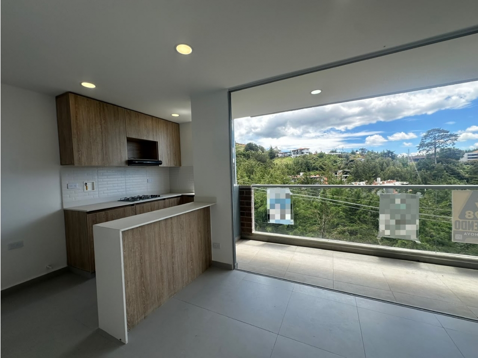 A0513. Vendo! Apartamento con acabados de lujo en unidad cerrada