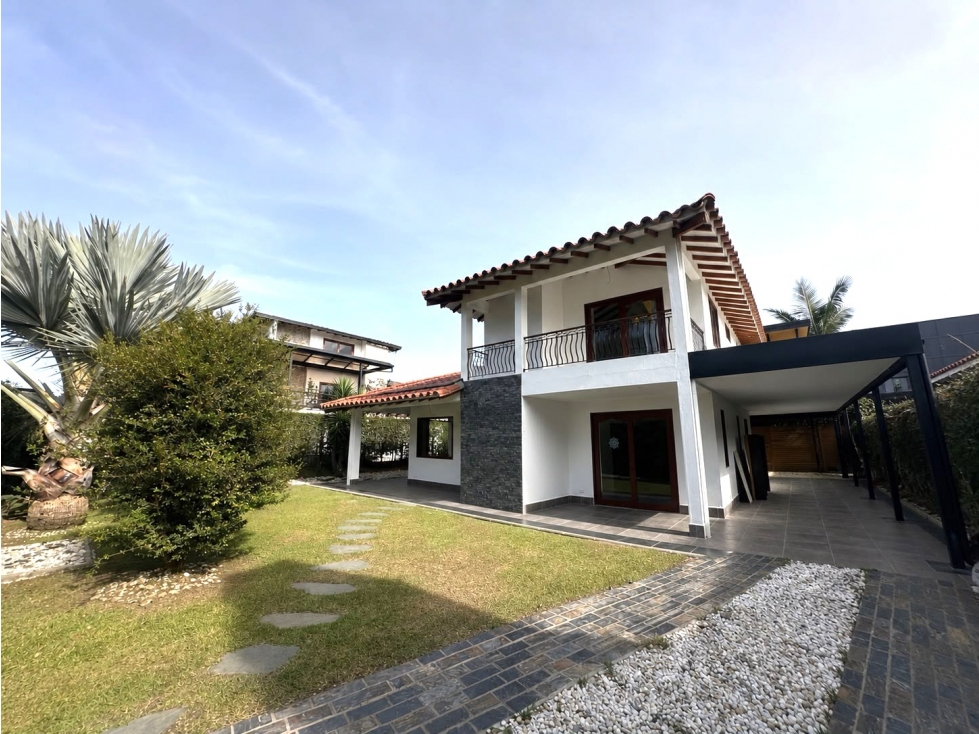 C0456.Casa campestre de de 408mt2 en condominio cerrado de La Ceja