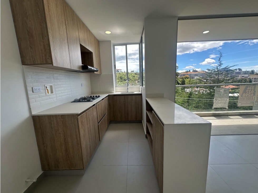 A0513. Vendo! Apartamento con acabados de lujo en unidad cerrada — foto 3