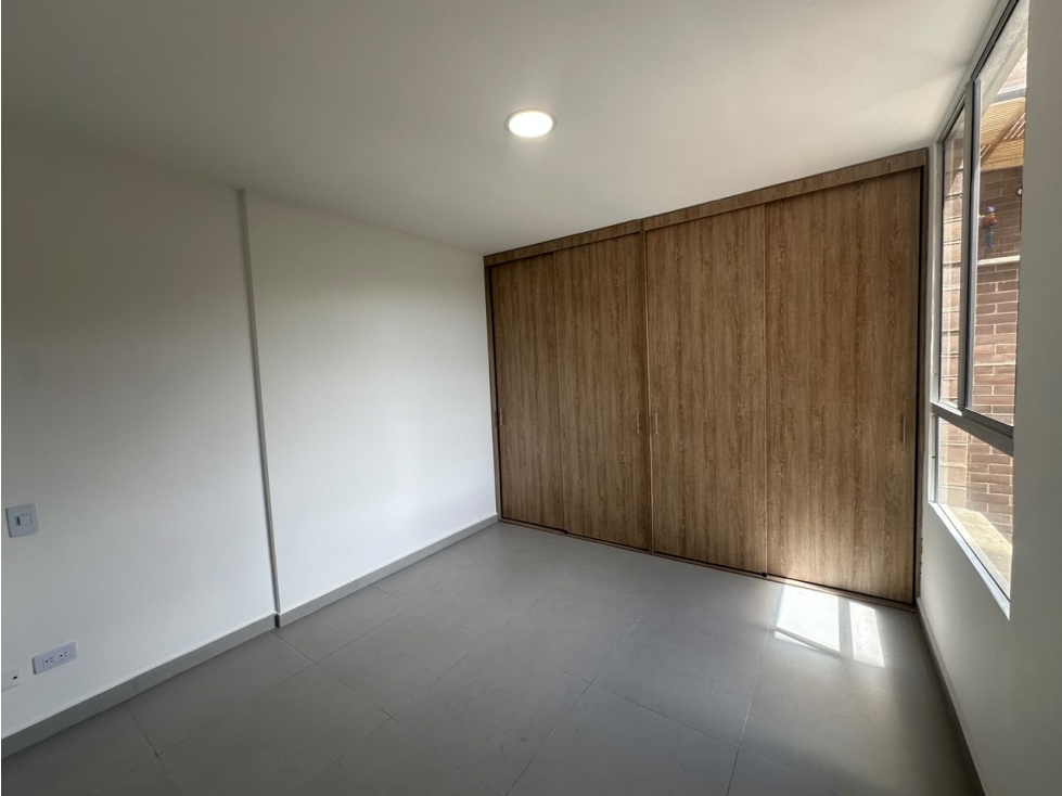 A0513. Vendo! Apartamento con acabados de lujo en unidad cerrada — foto 5