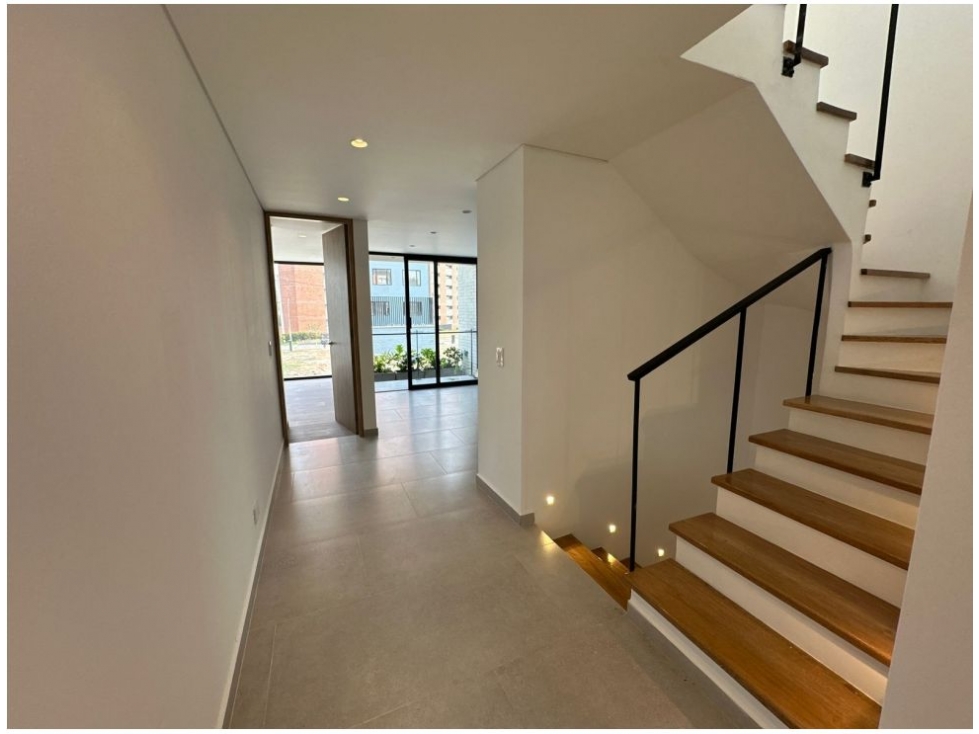 C0283. VENDO! Casa con excelente ubicación y espacios en Rionegro