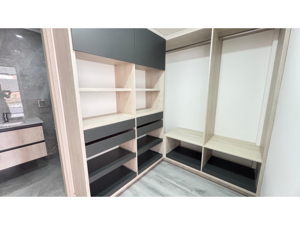 T0560. ALQUILER Casa moderna para estrenar excelente sector Rionegro — foto 5