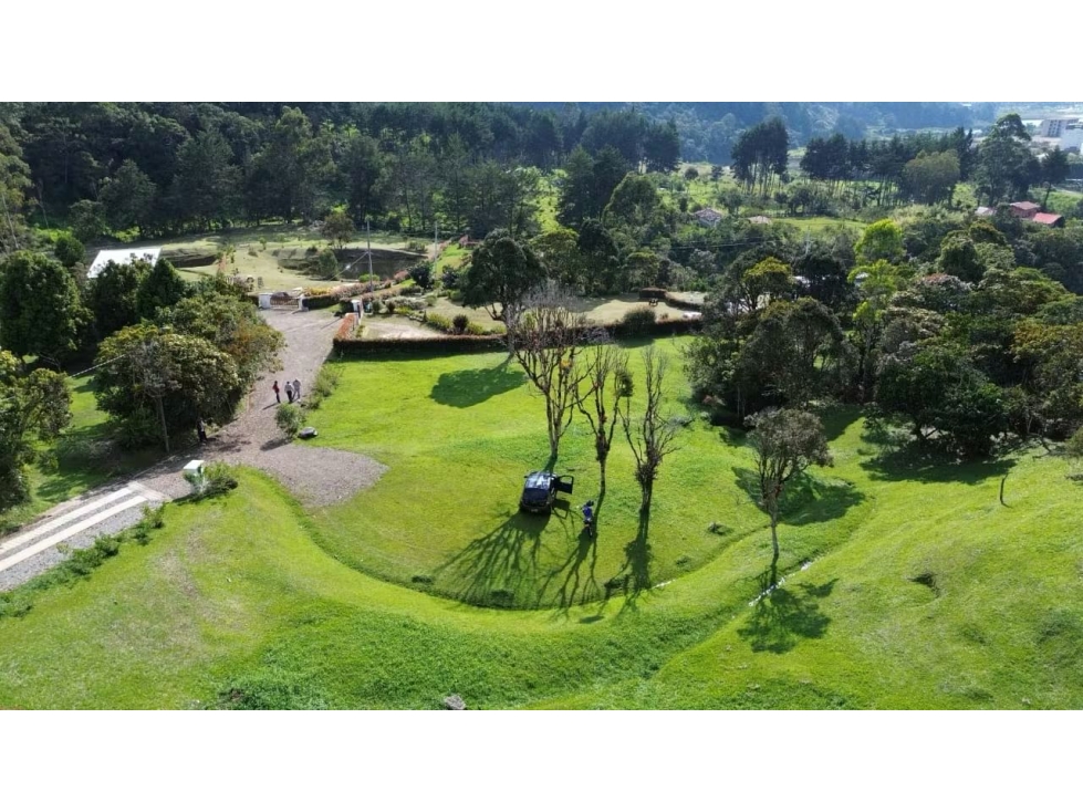 L0313. VENDO! Lote de 3.047m2 en parcelación a 7 minutos de Guatapé — foto 3