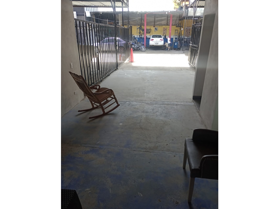 T0814. Alquiler! Local comercial de 2 niveles en La Ceja - 4