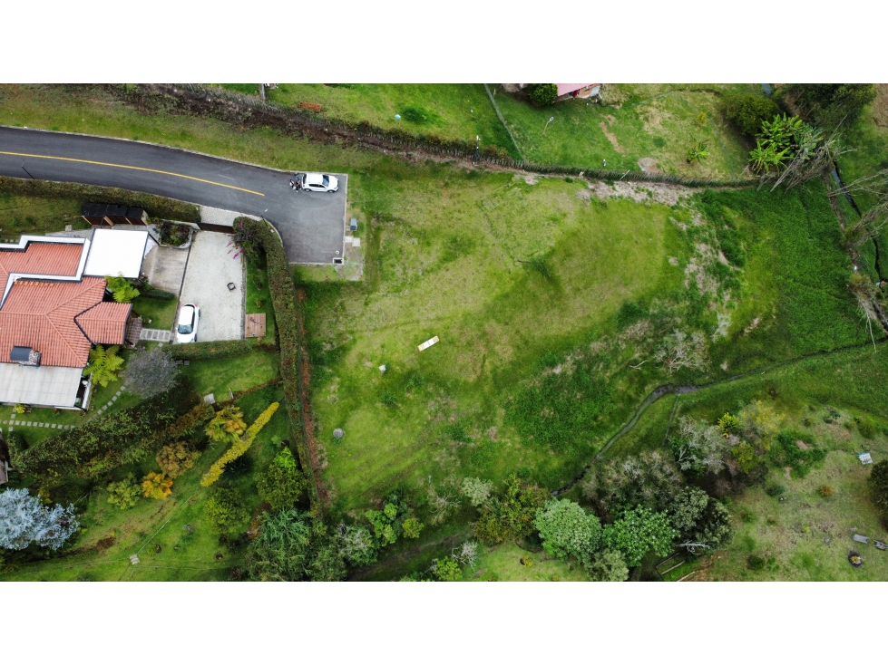 L0329. Lote en parcelación cerrada sobre la vía La Ceja - Rionegro