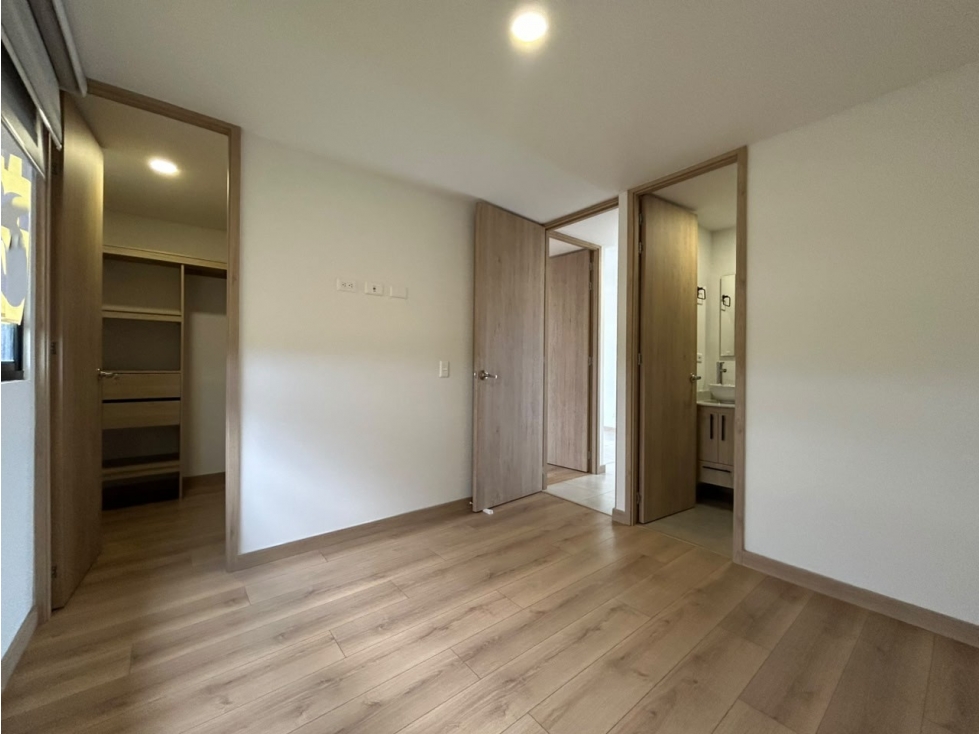 T0864.Apartamento en unidad cerrada con vigilancia 24/7 en San Antonio — foto 3