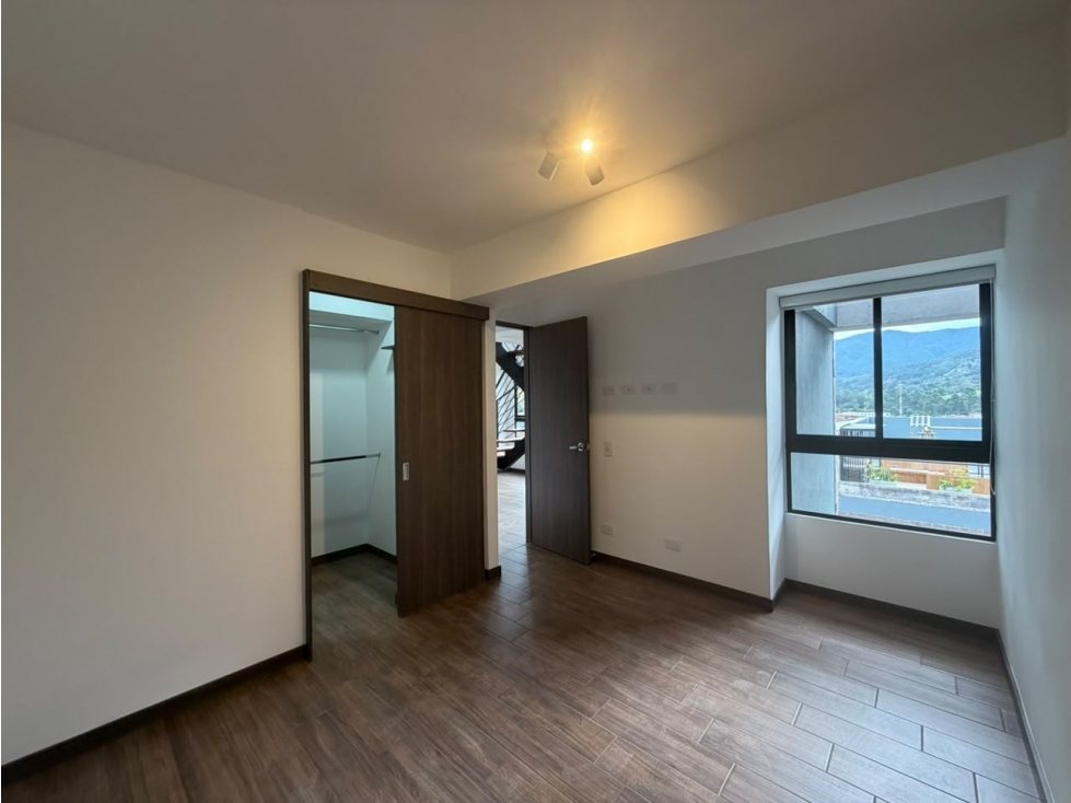 T0922. Apartamento dúplex de 110mt2 en unidad cerrada de El Retiro — foto 3