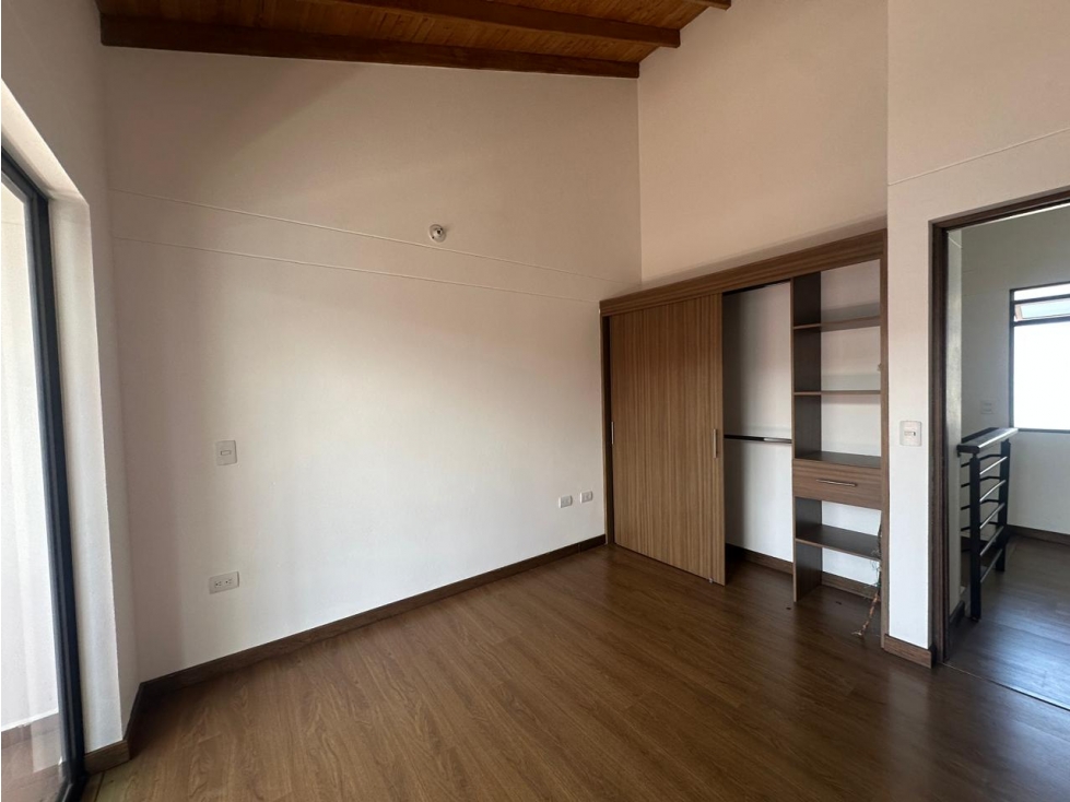 C0483. Casa de dos niveles en unidad cerrada en La Ceja  — foto 3