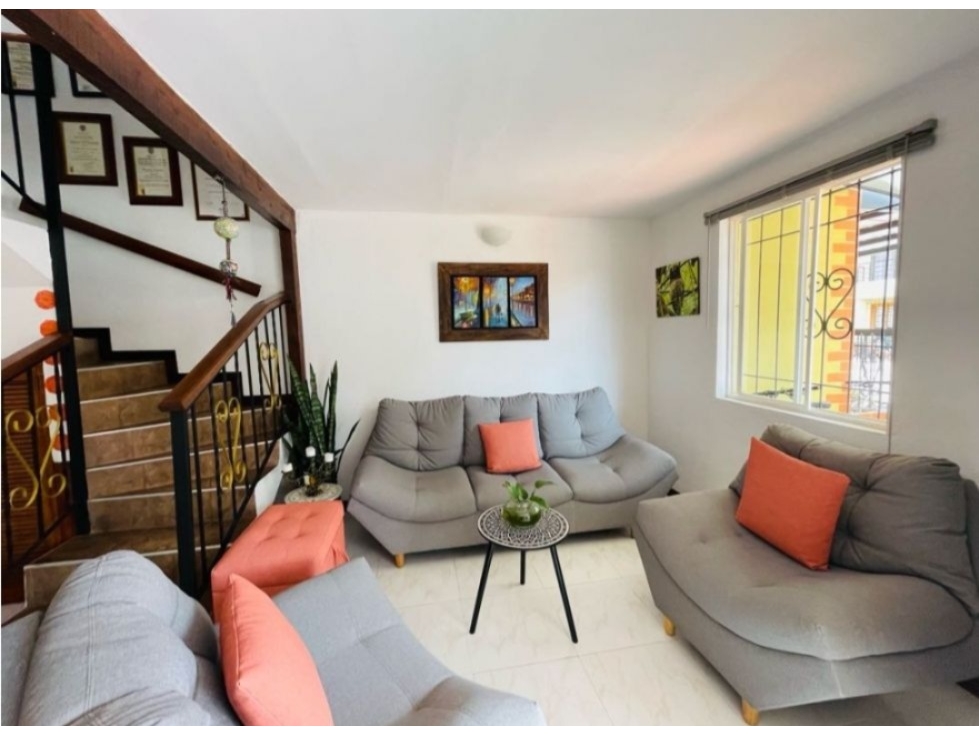 C0489.Casa unifamiliar con mansarda en excelente ubicación de La Ceja — foto 3