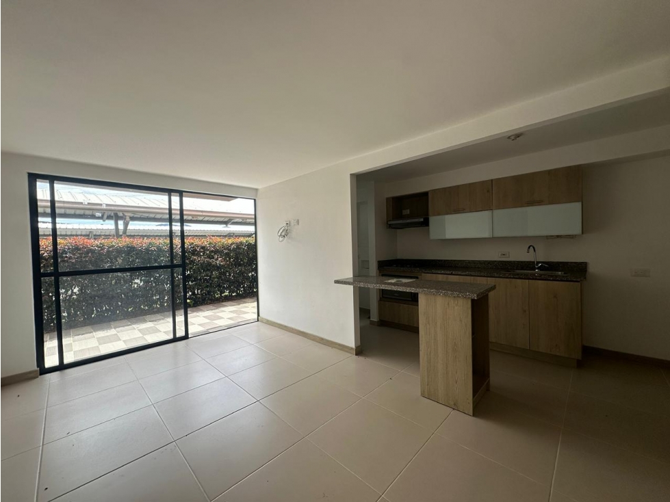 A0493. Apartamento primer nivel con terraza en unidad cerrada La Ceja — foto 2