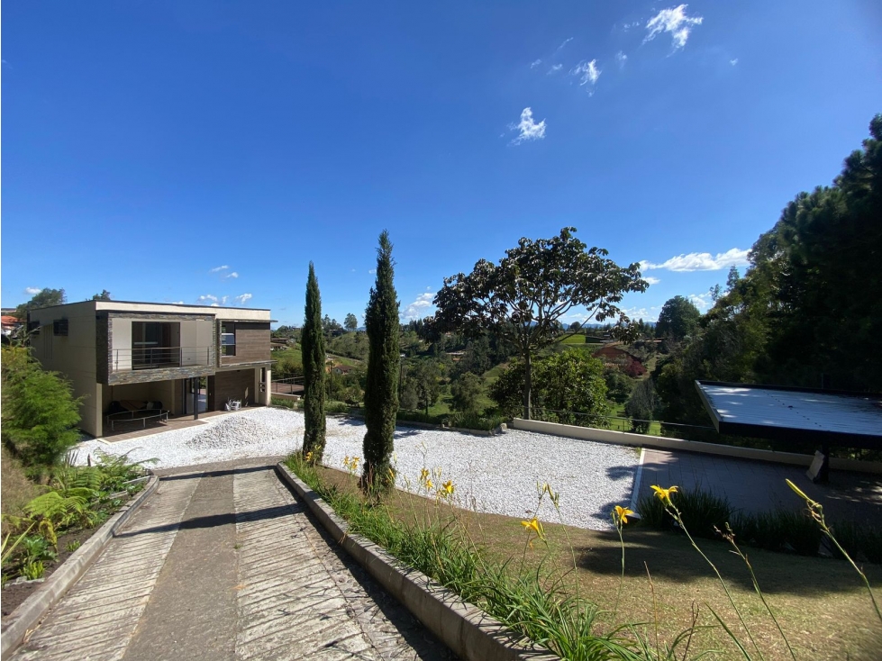 F0306. Venta! Finca con acabados de lujo y espacios amplios Rionegro