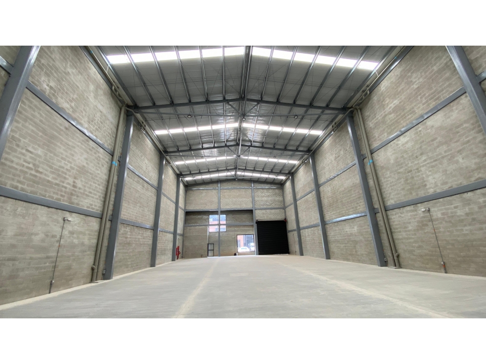 T0289. Alquiler! Bodega con excelentes espacios en Zona E, Llanogrande - 1