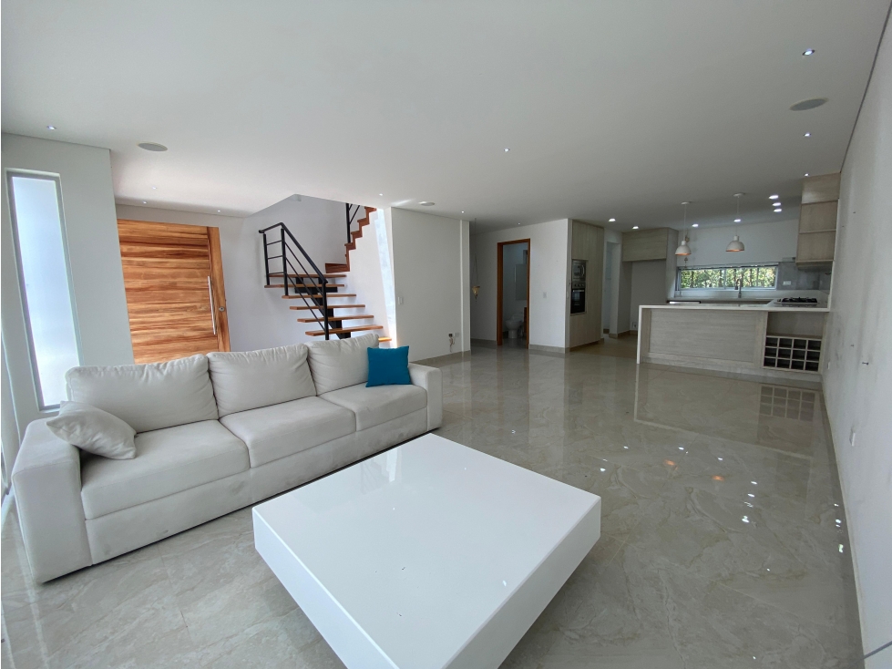 C0239. Vendo! Casa con acabados de lujo en unidad cerrada La Ceja 
