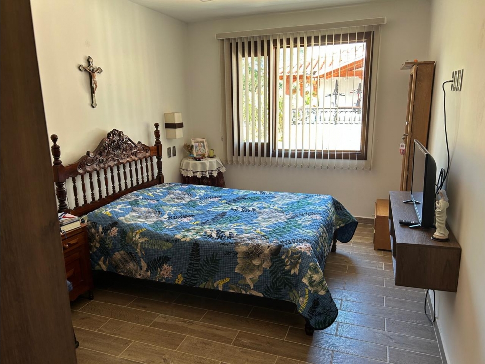 C0375. Vendo! Casa unifamiliar con amplio parqueadero — foto 4