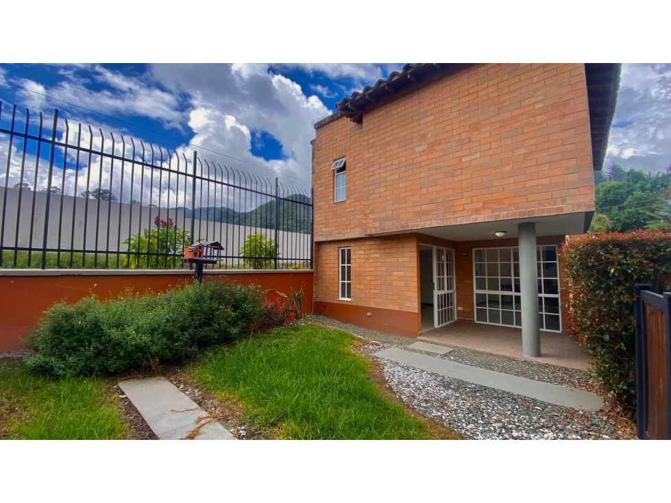 T0276 Alquiler! Casa unifamiliar campestre en unidad cerrada