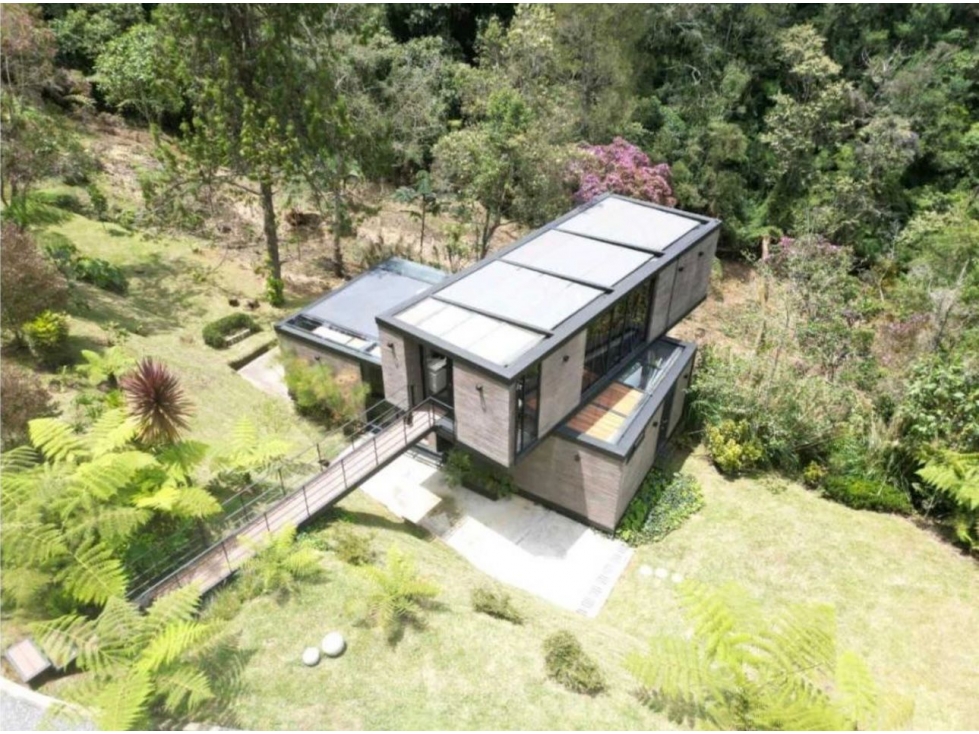 F0374. Vendo! Casa finca de lujo sector Escobero, Envigado