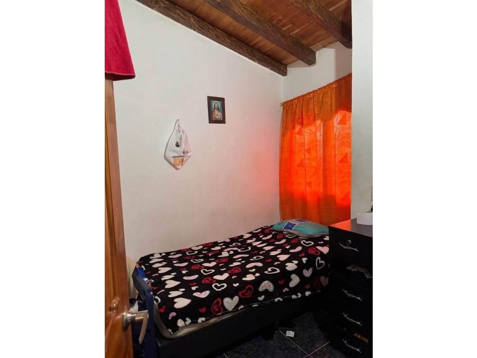 C0486. Casa de 2 niveles con un área de 107mt2 y mansarda en La Ceja — foto 4