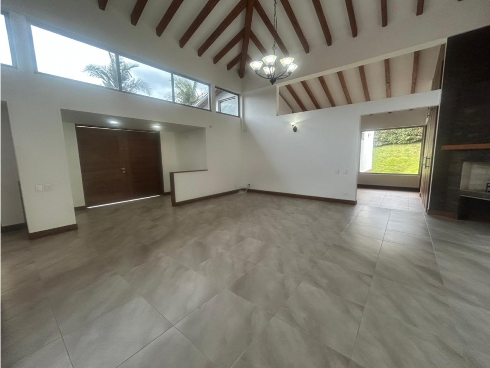 T0839. Casa de lujo en excelente urbanización cerrada del Retiro — foto 4