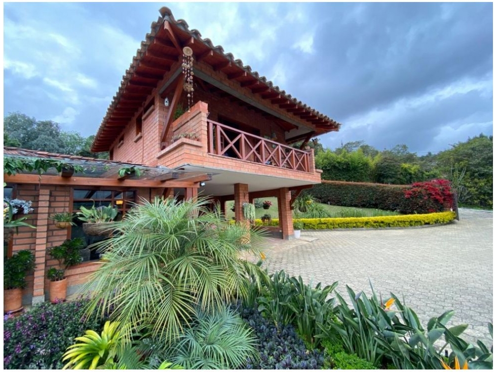 F0284 Vendo! Finca con buenos espacios ubicación residencial El Retiro