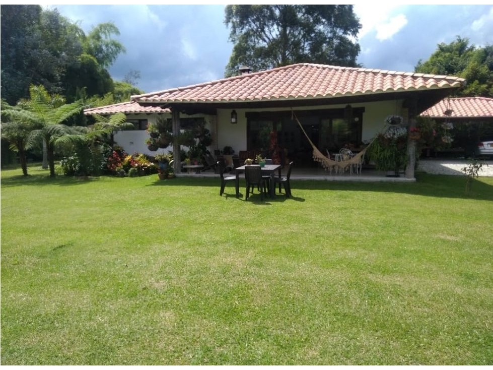 F0298. VENDO! Finca con excelente ubicación y espacio en Llanogrande
