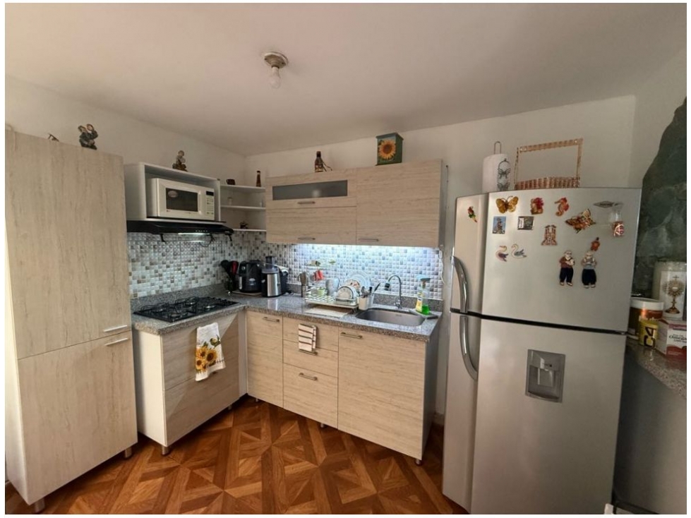 C0388. Vendo! Casa primer piso con garaje con buenos espacios