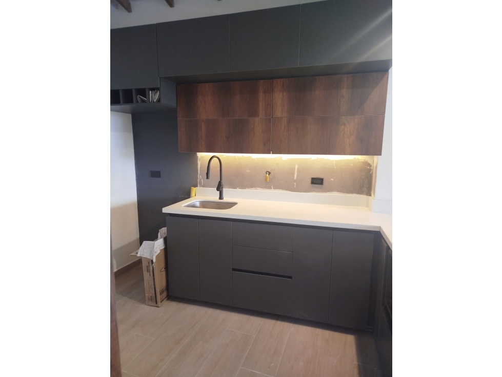 A0512. VENDO! Apartamento en buen sector con acabados modernos — foto 2