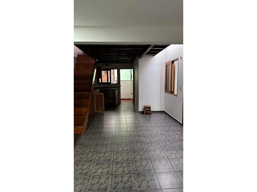 A0604. Apartamento de segundo nivel con mansarda en el Retiro — foto 2