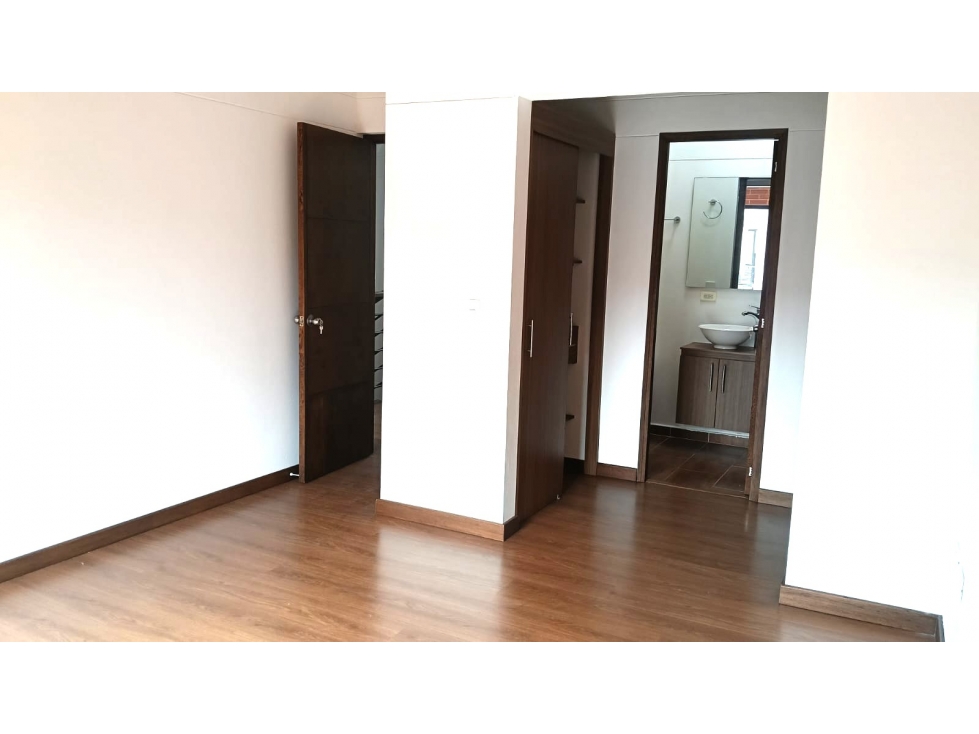 T0921.Casa con acabados modernos en unidad cerrada La Ceja  — foto 5
