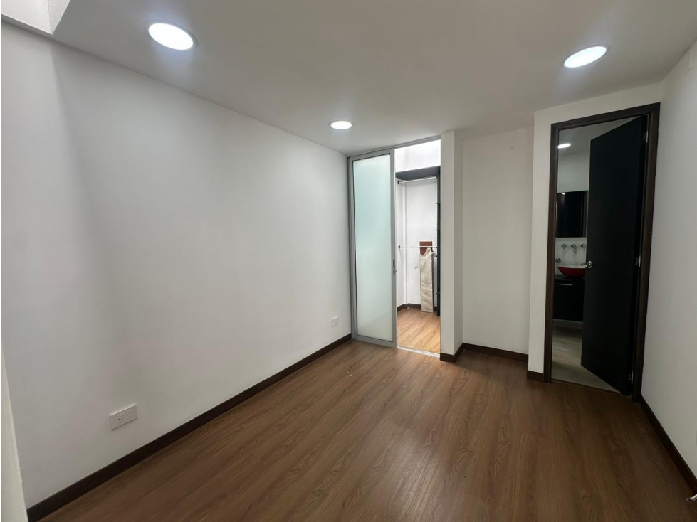 T0942. Casa de 4 habitaciones, primer nivel con garaje en La Ceja — foto 6