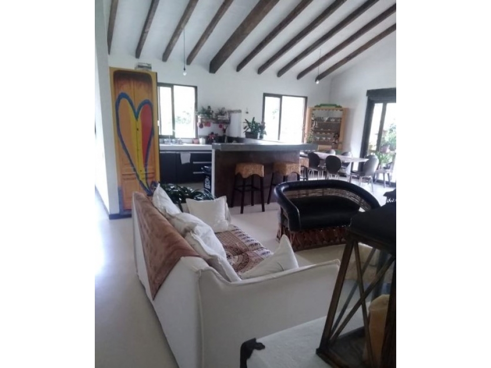 F0298. VENDO! Finca con excelente ubicación y espacio en Llanogrande — foto 2