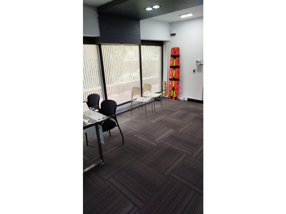 T0515. Oficinas ubicadas en excelente sector comercial en Medellín — foto 4