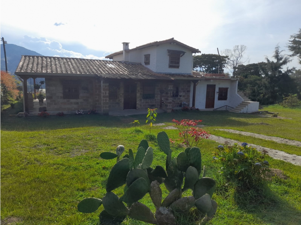 F0324. VENDO! Finca con excelentes espacios en El Carmen de Viboral — foto 2