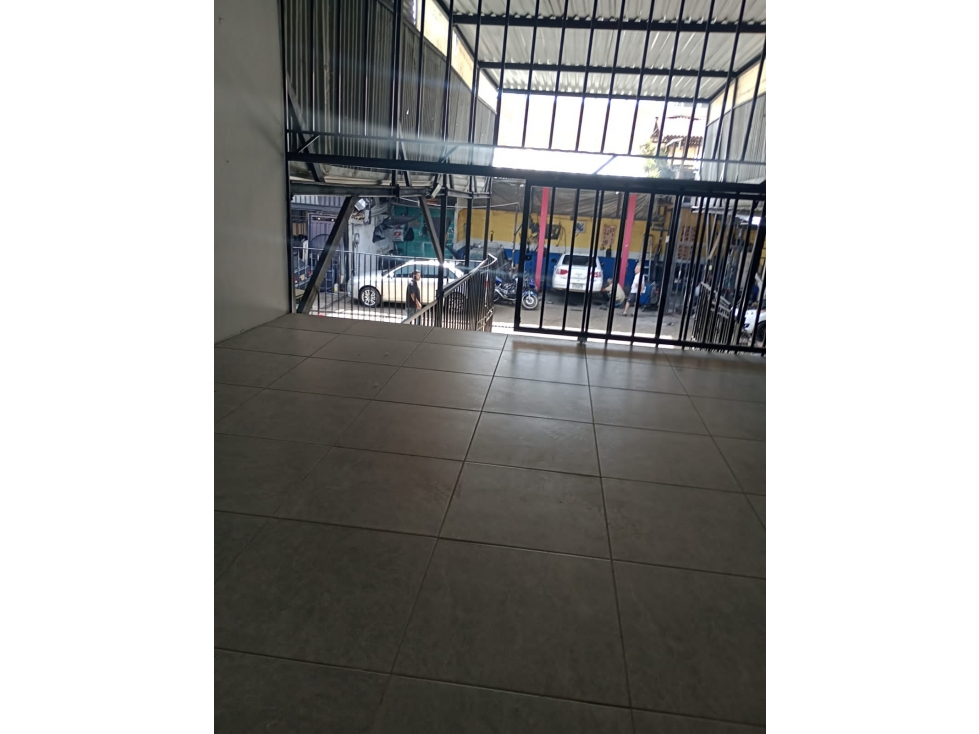 T0814. Alquiler! Local comercial de 2 niveles en La Ceja - 2