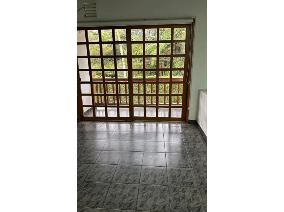 A0604. Apartamento de segundo nivel con mansarda en el Retiro — foto 3