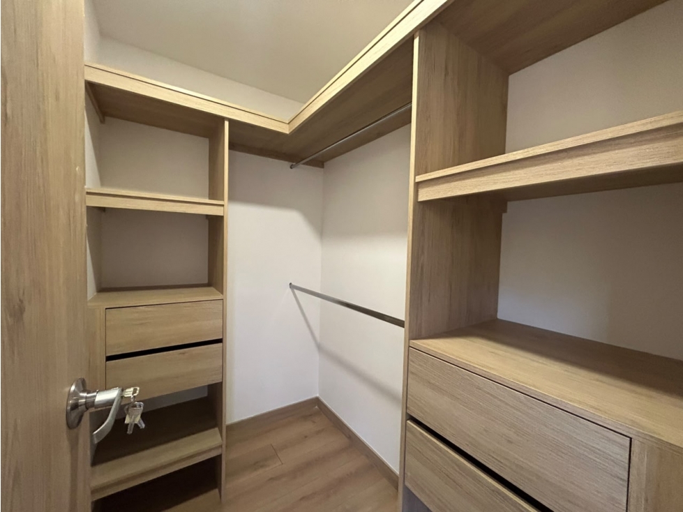 T0864.Apartamento en unidad cerrada con vigilancia 24/7 en San Antonio — foto 6