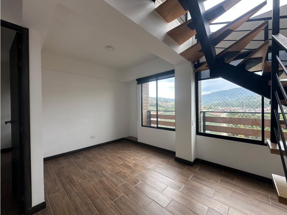 T0949. Apartamento dúplex con terraza en unidad cerrada El Retiro — foto 6