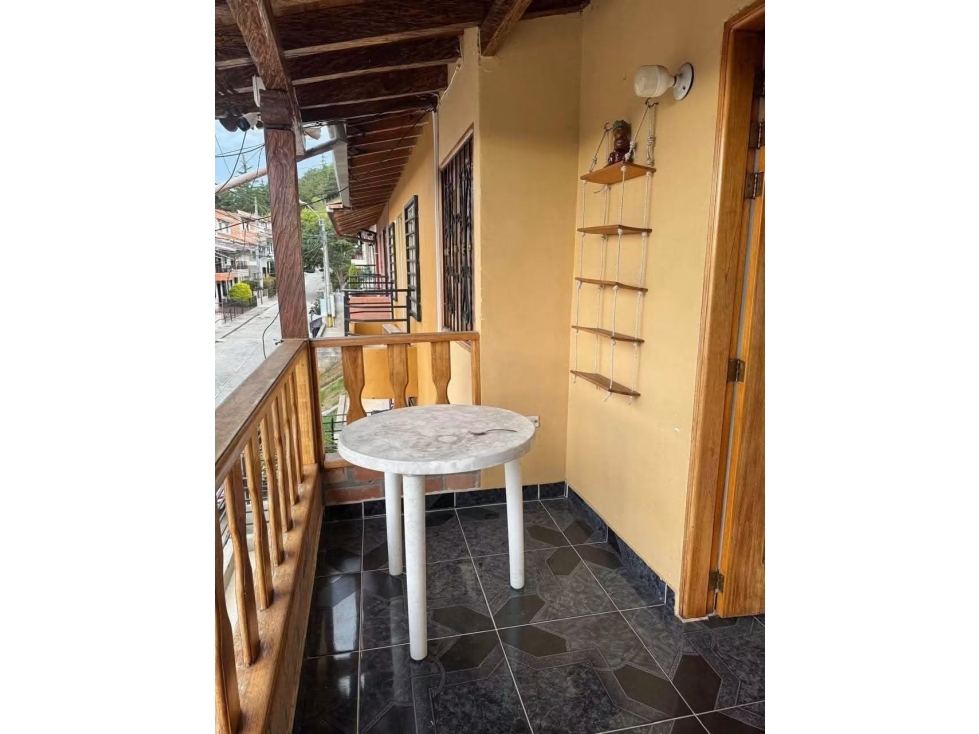 C0486. Casa de 2 niveles con un área de 107mt2 y mansarda en La Ceja — foto 6