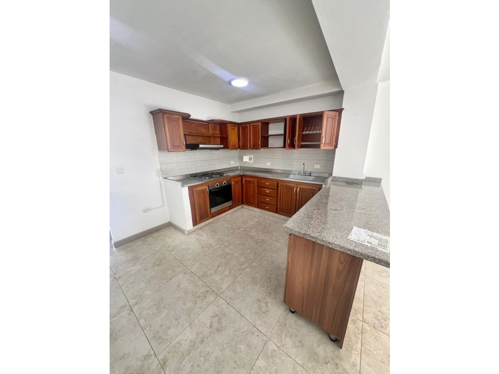 C0225 Vendo! Primer piso con plancha en exclusivo sector en la Ceja — foto 2