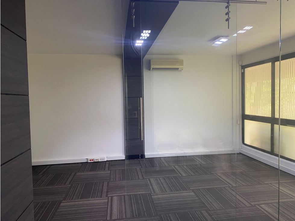 T0515. Oficinas ubicadas en excelente sector comercial en Medellín — foto 6