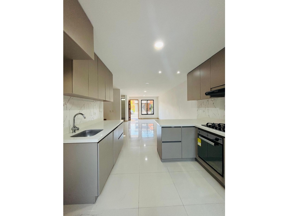 C0422. VENDO! Casa en excelente sector en San Antonio de Pereira