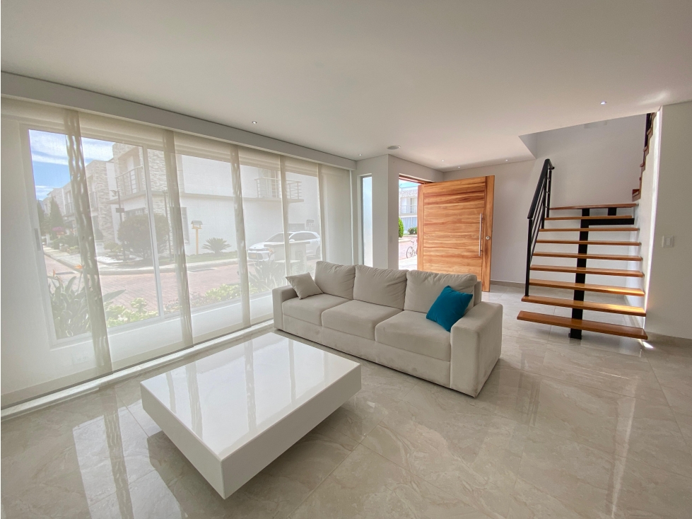 C0239. Vendo! Casa con acabados de lujo en unidad cerrada La Ceja — foto 2