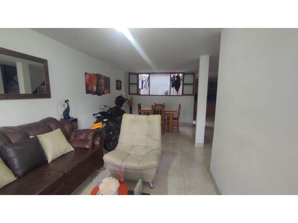 C0252. Vendo! Casa de 3 niveles, buenos espacios y buen sector La Ceja — foto 2