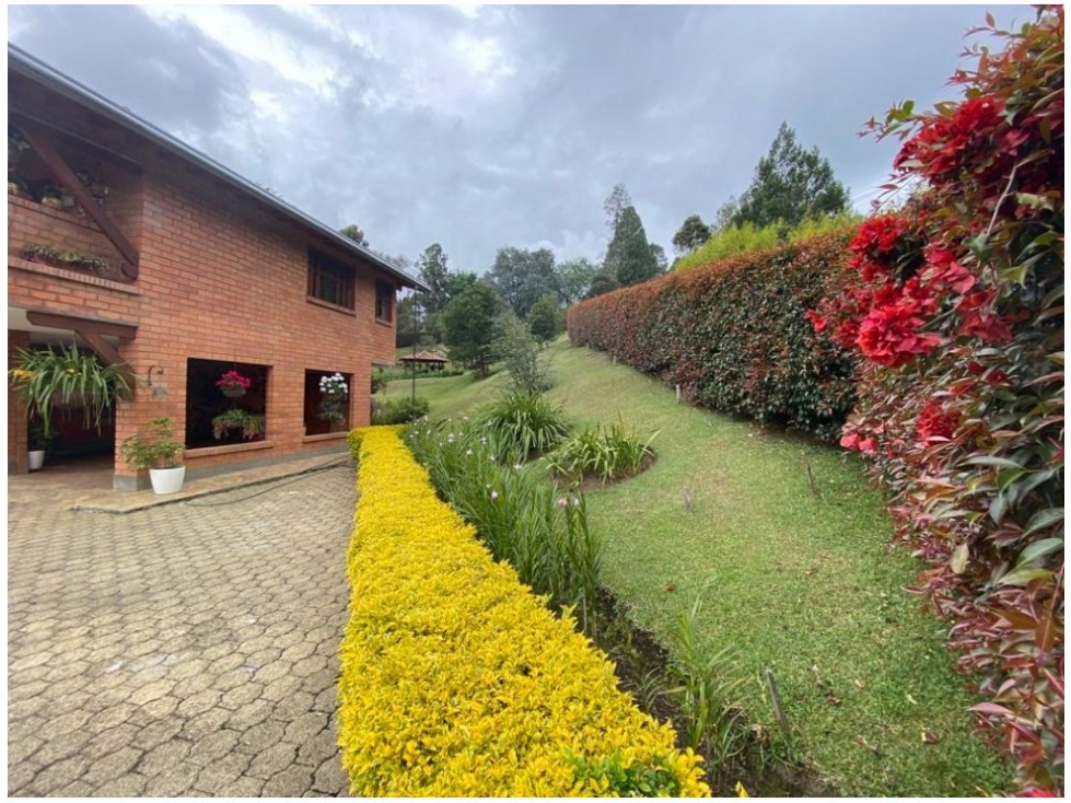 F0284 Vendo! Finca con buenos espacios ubicación residencial El Retiro — foto 2