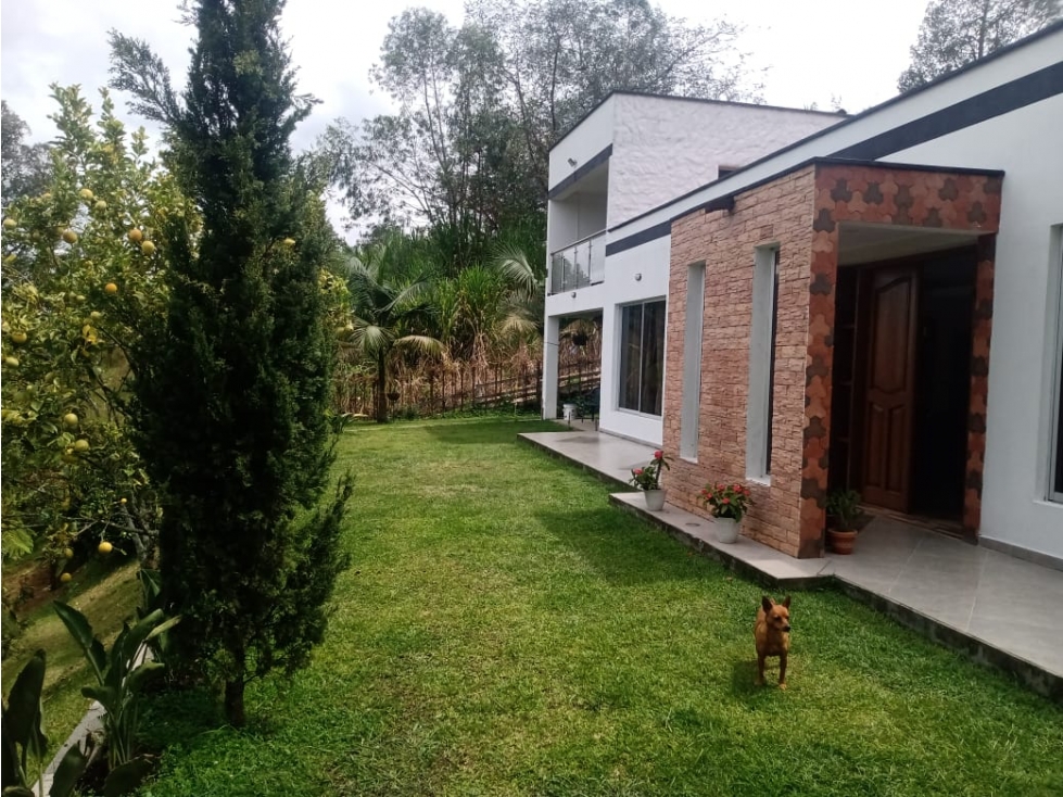 C0278. VENDO! Hermosa casa campestre en El Carmen