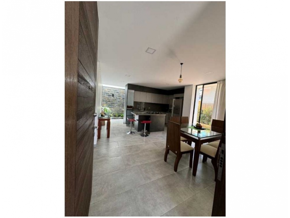 C0361. Vendo! Casa unifamiliar en exclusiva unidad cerrada — foto 2