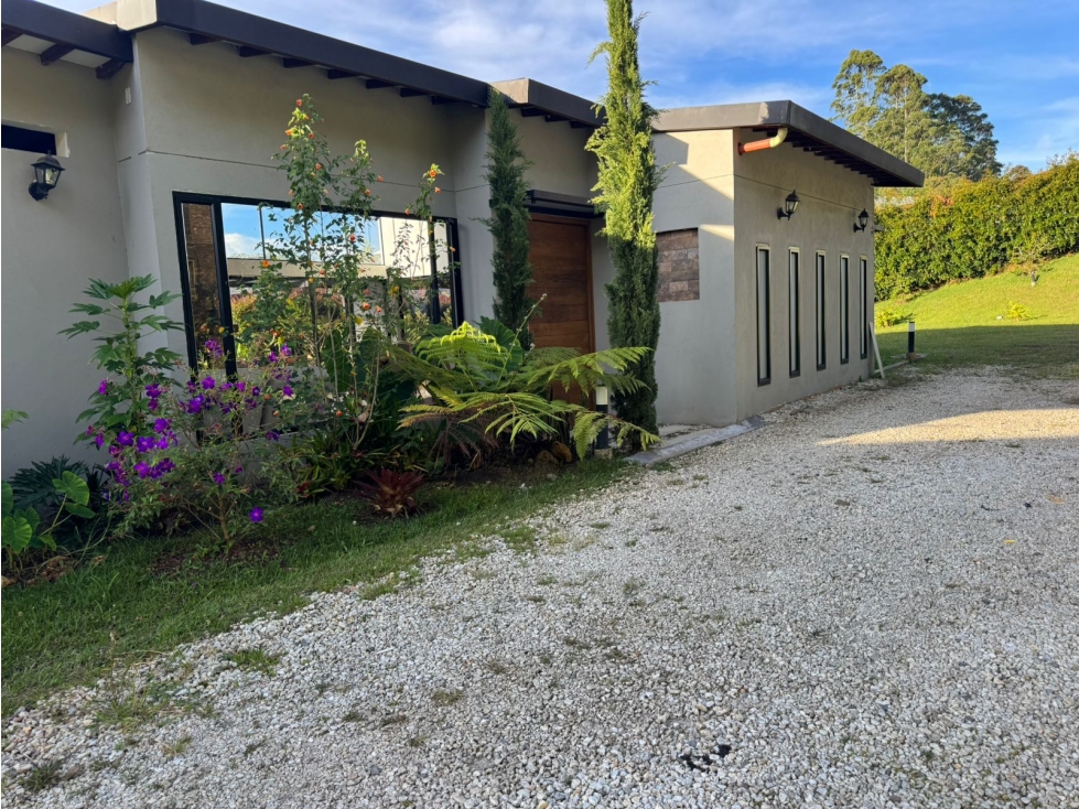 F0371.Vendo! Finca con área de 2.580mt2 en unidad cerrada