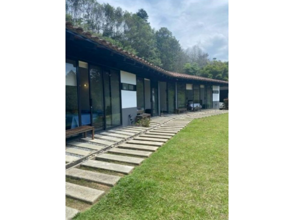 F0283. Finca con excelentes iluminación y espacios en El Retiro — foto 2