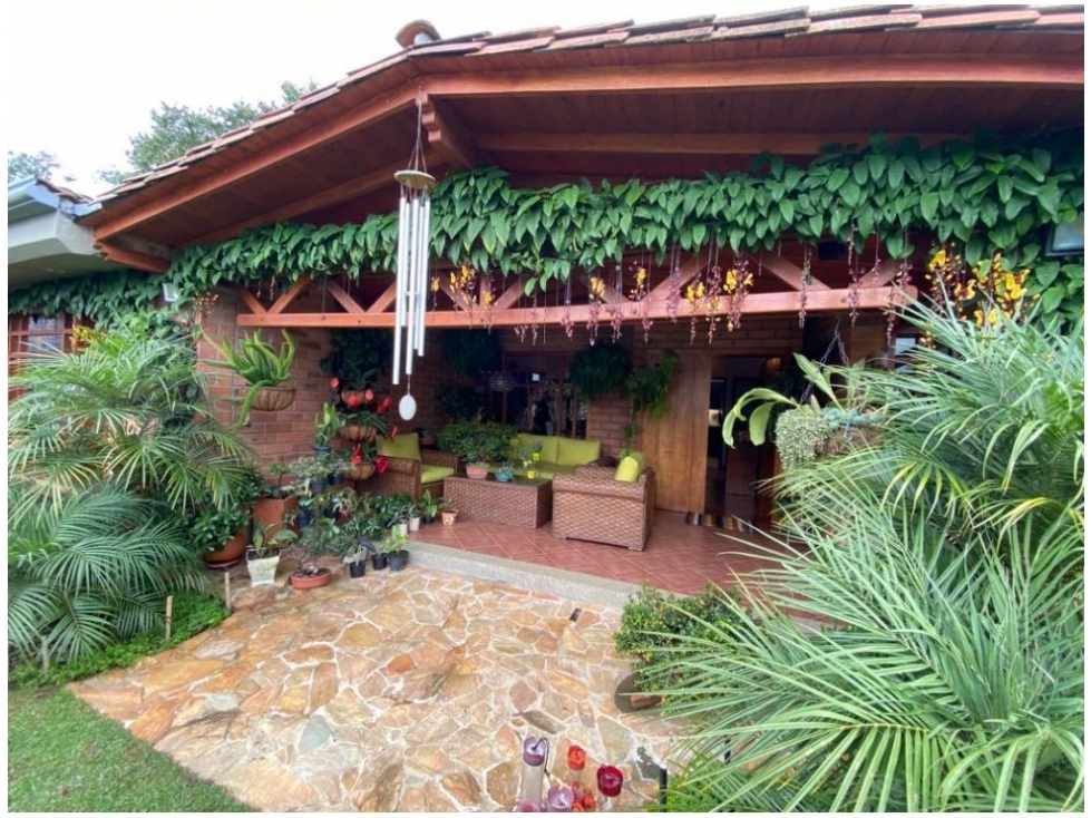 F0284 Vendo! Finca con buenos espacios ubicación residencial El Retiro — foto 5